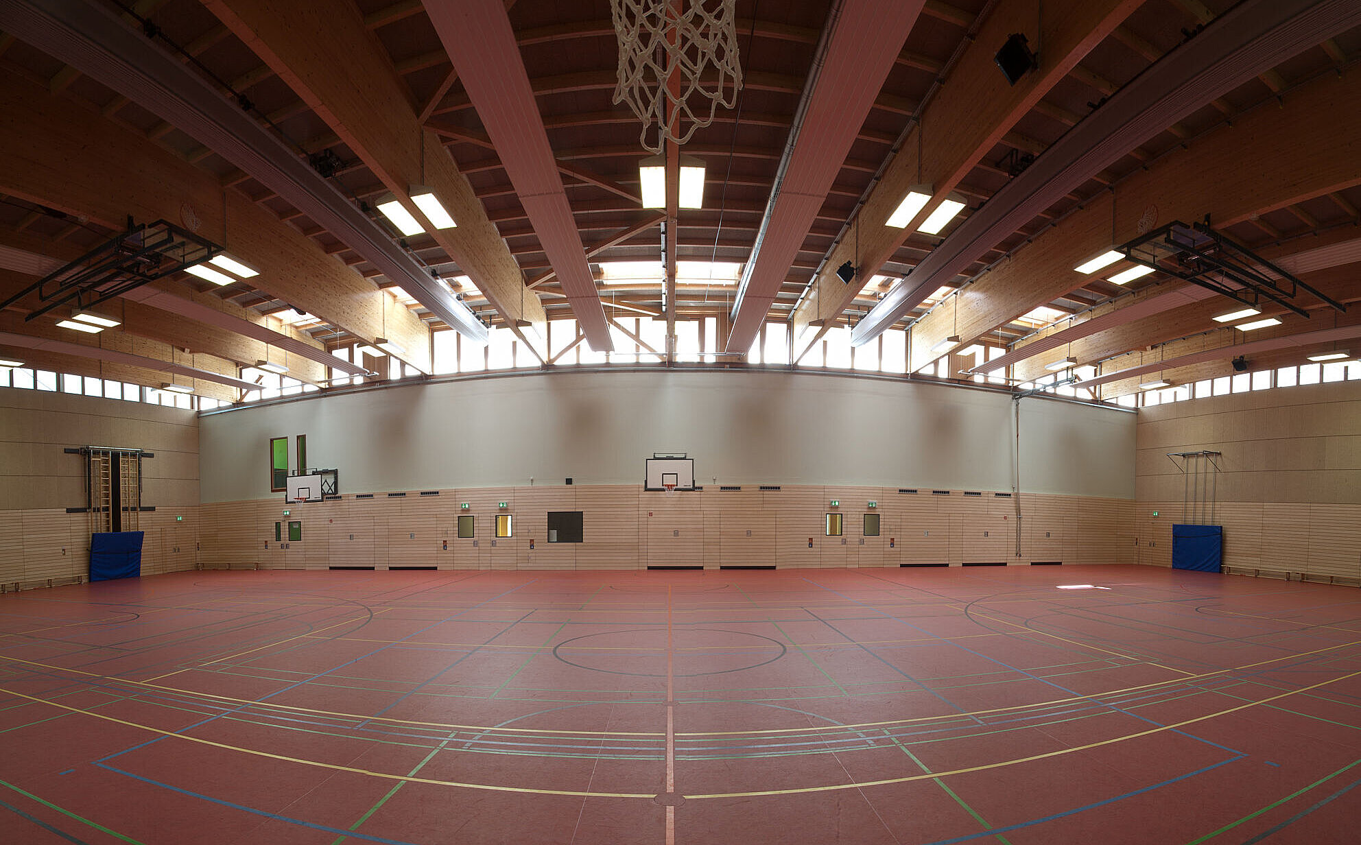 Plusenergie Grundschule Niederheide und Dreifach-Sporthalle