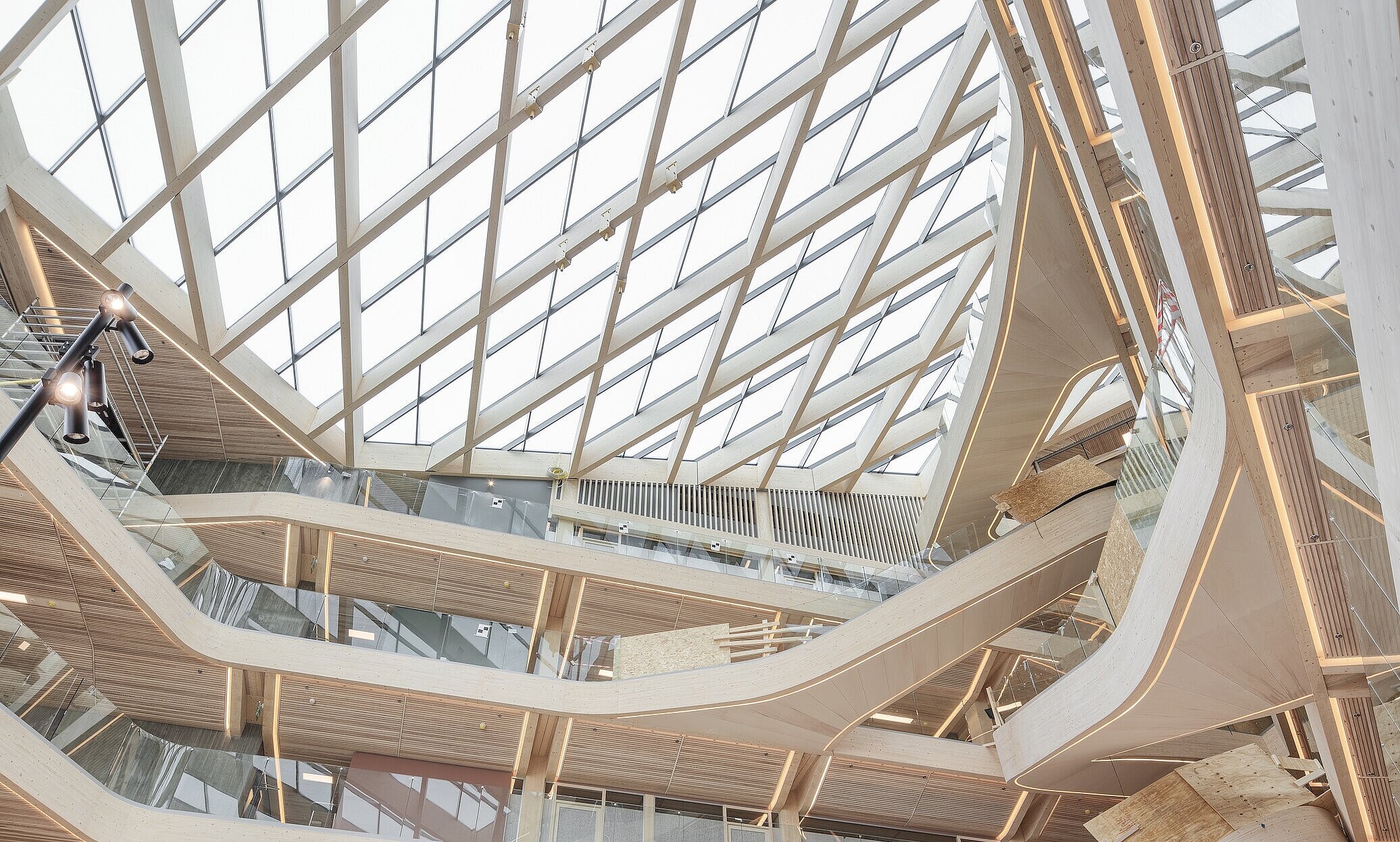 Lichtdurchflutetes Atrium setzt neue Massstäbe